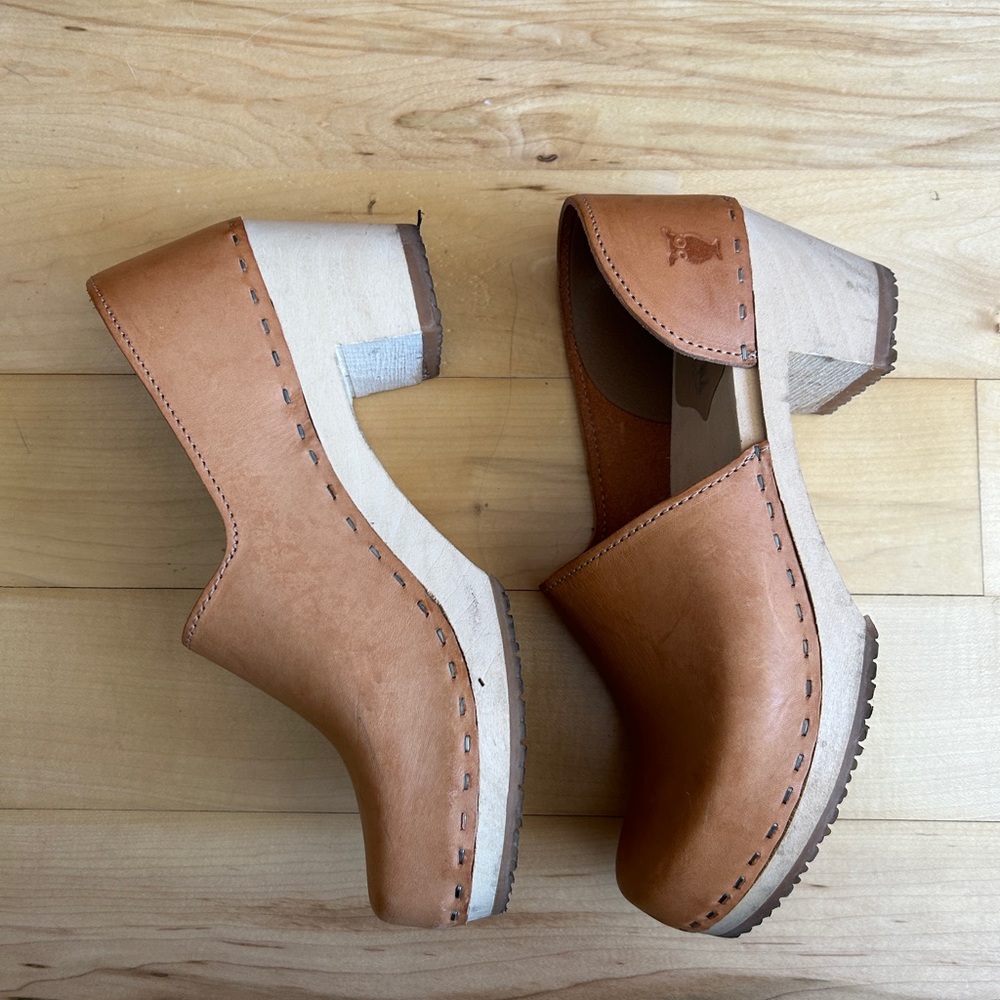 Sandgrens Brett clog in nude leather